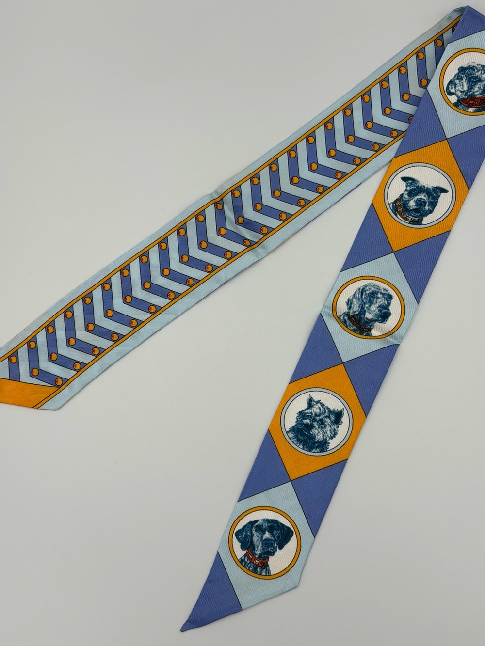 Hermès Colliers et Chiens Twilly Scarf Blue Gold Dog Print Silk Reversible - Picture 2 of 5